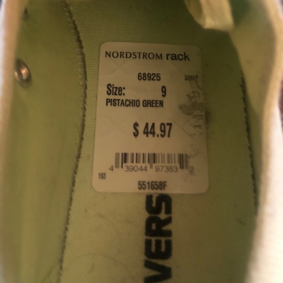 Converse chuck Taylor’s. Light green. SZ 9 (women) never worn. Tags attached - Picture 8 of 8